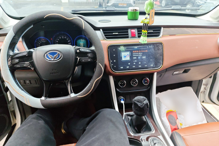 北汽幻速S3 2016款 S3L 1.5L 手动尊贵型中控内饰12