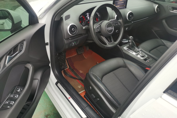 奥迪A3 2019款 Sportback 35 TFSI 时尚型 国V中控内饰20