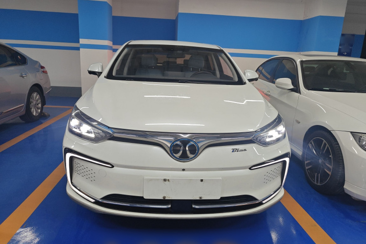 北京汽车 北京EU5 2018款 R550 智潮版车身外观2