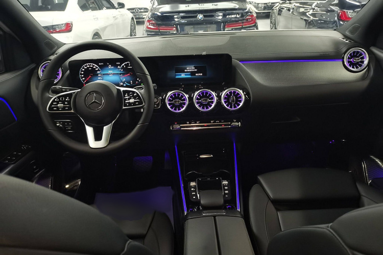 奔驰GLA 2023款 GLA 220中控内饰7002