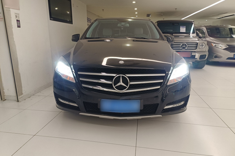 奔驰R级 2014款 R 320 4MATIC 商务型车身外观2