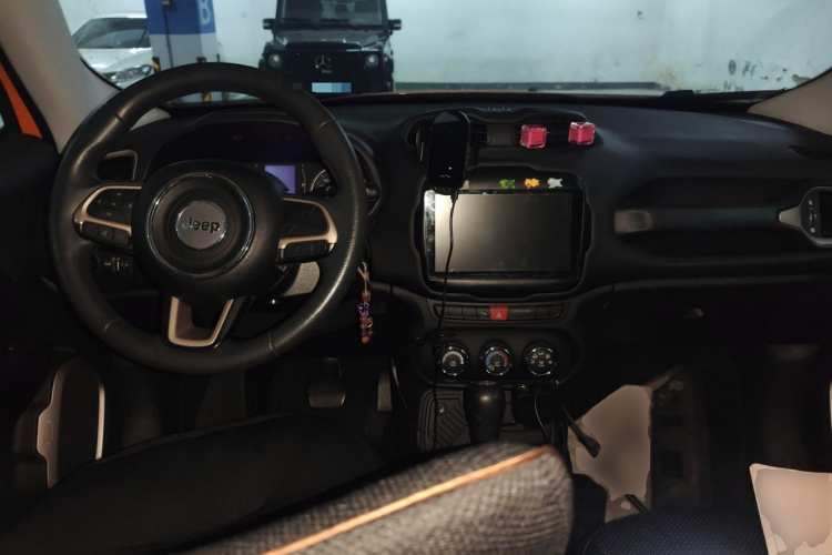 Jeep 自由侠 2017款 180T 自动高能版中控内饰12