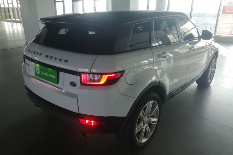 路虎 揽胜极光 2016款 2.0T SE PLUS 智享版车身外观7