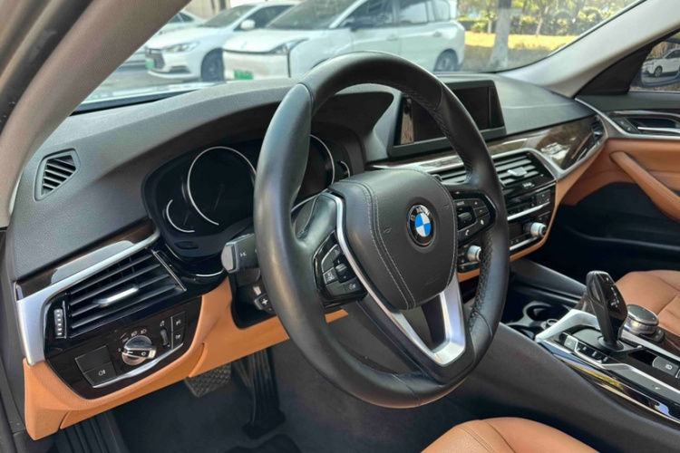 宝马5系 2018款 528Li 上市特别版中控内饰7002