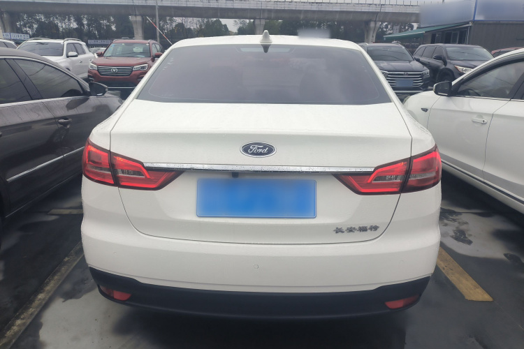 福特 福睿斯 2019款 改款 1.5L 手动质享型 国VI车身外观6