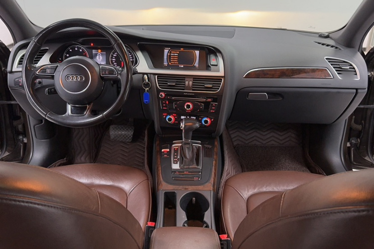 奥迪A4L 2015款 35 TFSI 自动舒适型中控内饰7005