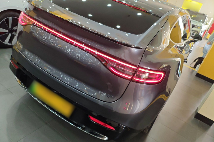 鸿蒙智行 智界R7 2025款 增程 251km Max车身外观7