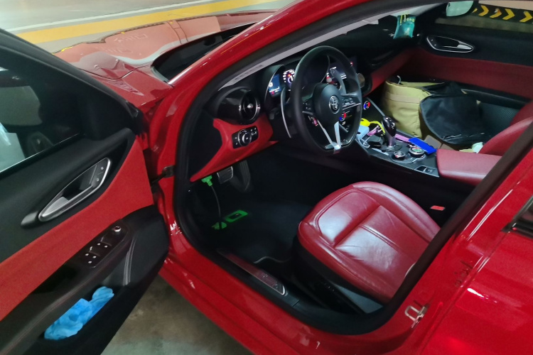 阿尔法·罗密欧 Giulia朱丽叶 2017款 2.0T 200HP 豪华版中控内饰20