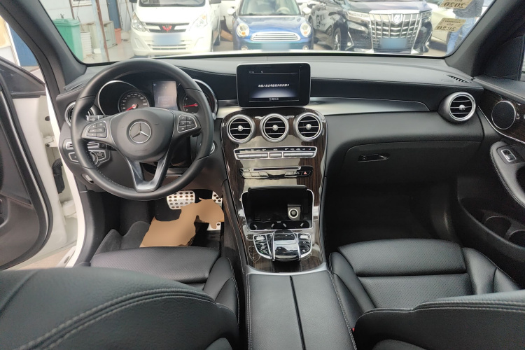 奔驰GLC 2016款 GLC 260 4MATIC 动感型中控内饰12