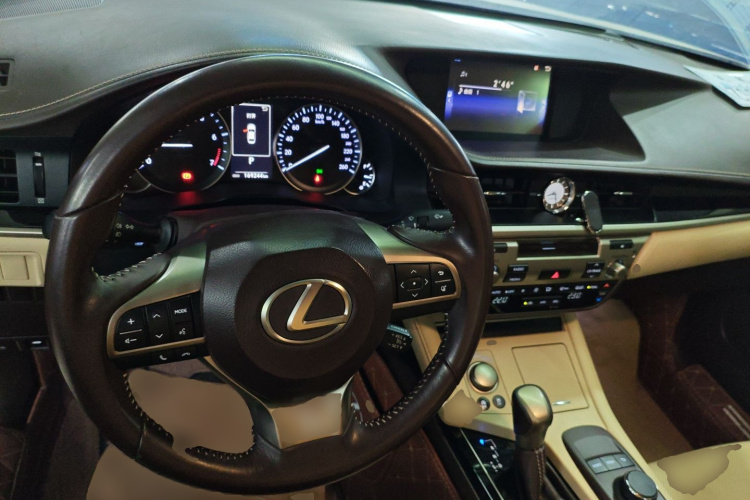 雷克萨斯ES 2015款 200 精英版中控内饰7002