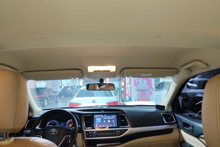 丰田 汉兰达 2017款 3.5L 四驱精英版 7座中控内饰22