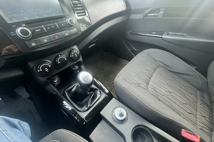 陆风X8 2014款 探索版 2.4L 汽油4X4豪华型局部细节18