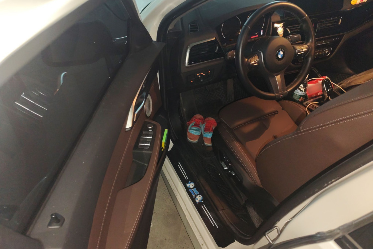 宝马1系 2023款 120i M运动曜夜版中控内饰20