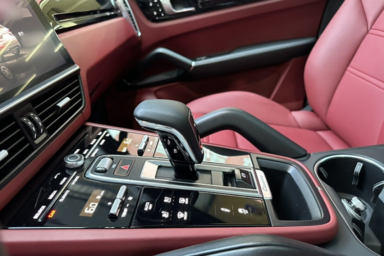 保时捷 Cayenne新能源 2021款 Cayenne E-Hybrid 2.0T中控内饰7001