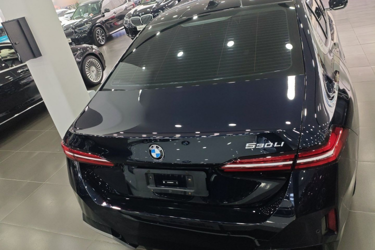 宝马5系 2024款 530Li 领先型 M运动套装车身外观6004