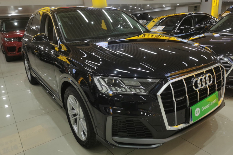 奥迪Q7 2020款 55 TFSI quattro S line运动型车身外观3
