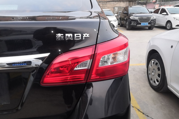 日产 轩逸 2022款 经典 1.6XE CVT舒适版车身外观9