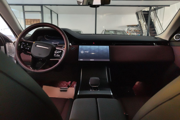 路虎 2024款 揽胜极光L SE 驭光尊耀版中控内饰7003