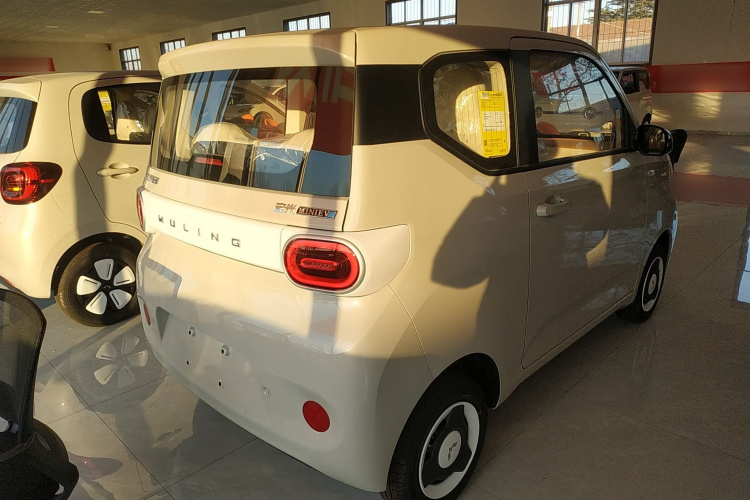 五菱汽车 宏光MINIEV 2024款 第三代 215km 青春版车身外观7