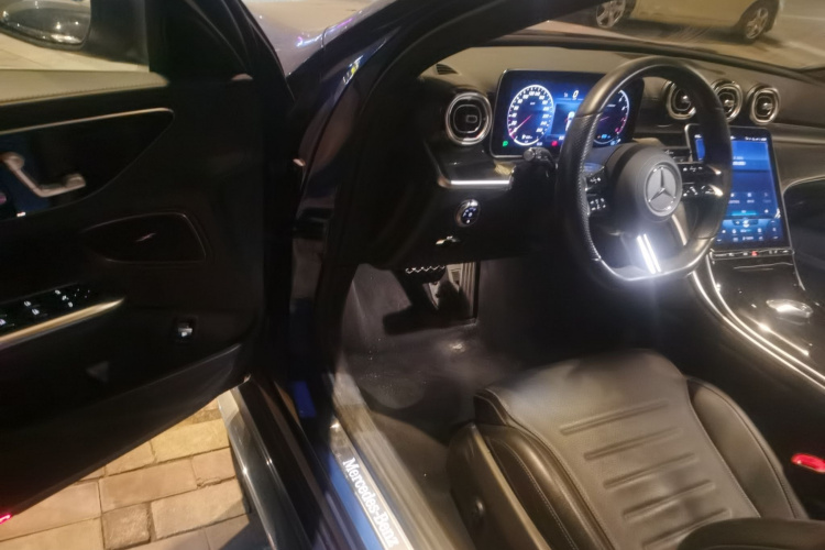 奔驰C级 2022款 C 260 L 运动版中控内饰20