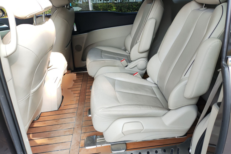 别克GL8 2020款 陆上公务舱 652T 豪华型中控内饰21