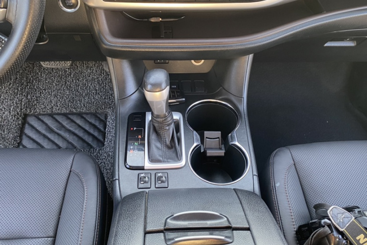 丰田 汉兰达 2017款 2.0T 两驱豪华版 7座局部细节18