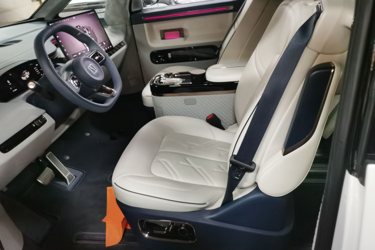 极氪MIX 2025款 长续航智驾版局部细节19