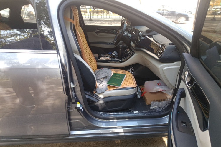 比亚迪 秦PLUS 2021款 DM-i 120KM 尊贵型局部细节9005