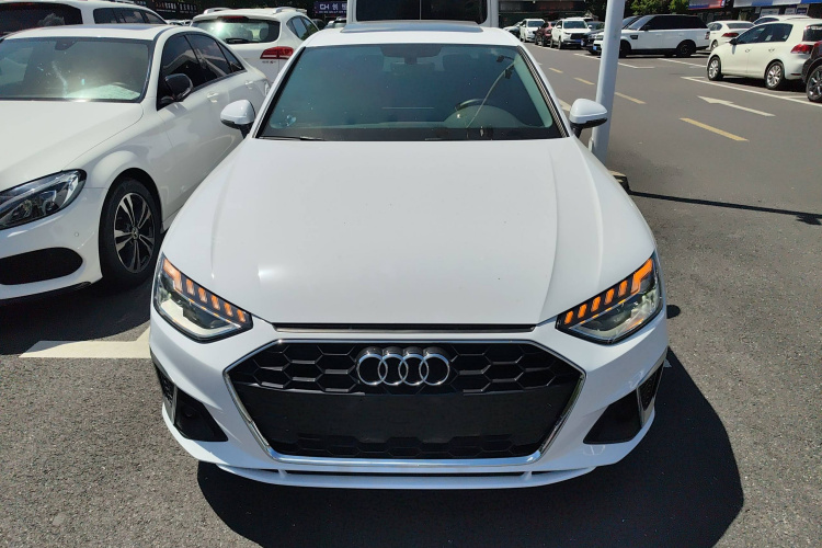 奥迪A4L 2020款 40 TFSI 豪华动感型车身外观2