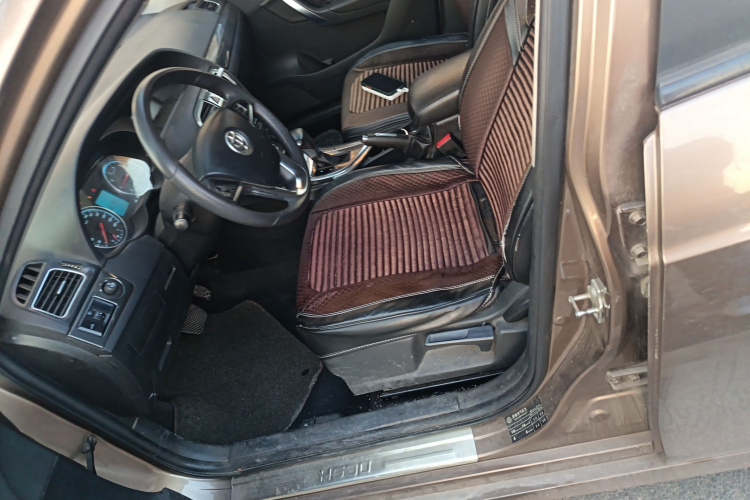 中华H530 2017款 1.6L 自动舒适型中控内饰19