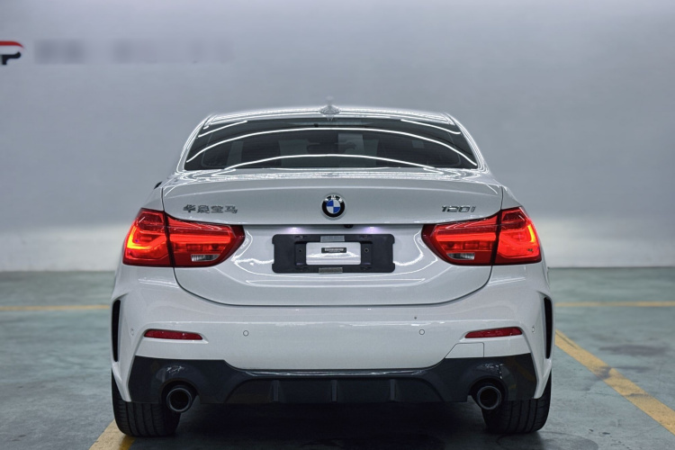 宝马1系 2021款 120i M运动曜夜版车身外观6005