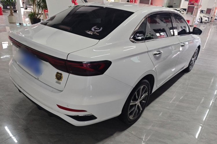 吉利汽车 帝豪 2023款 第4代冠军版 1.5L CVT尊贵型车身外观7