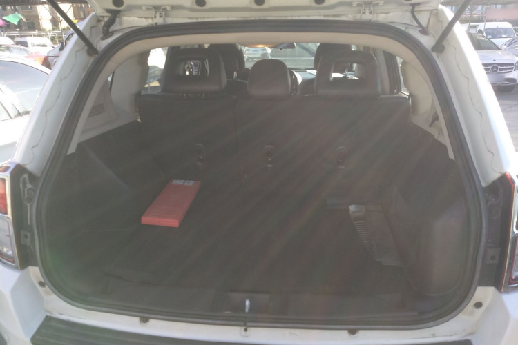 Jeep 指南者(进口) 2014款 2.0L 两驱运动版局部细节23