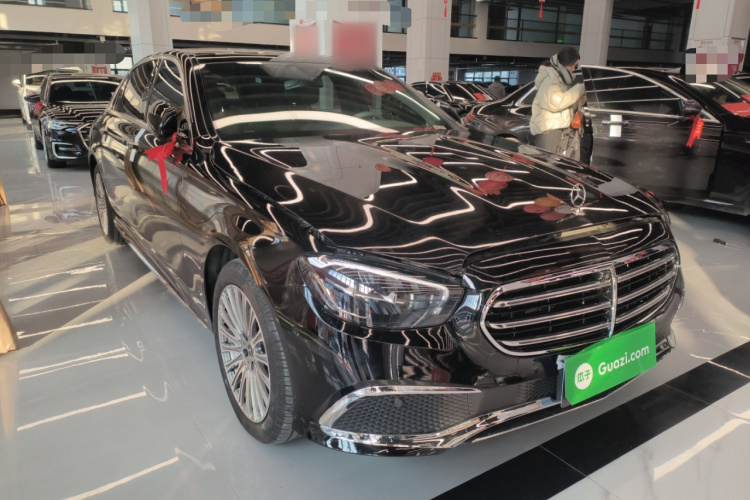 奔驰E级 2023款 E 300 L 运动时尚型车身外观3