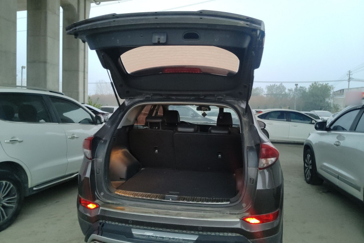 现代 途胜 2015款 1.6T 双离合两驱智能型机舱底盘23