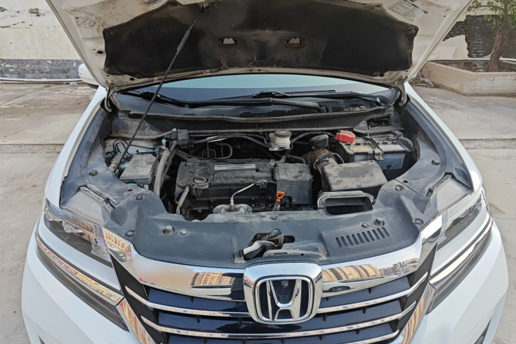 本田 艾力绅 2016款 2.4L 风尚版机舱底盘24