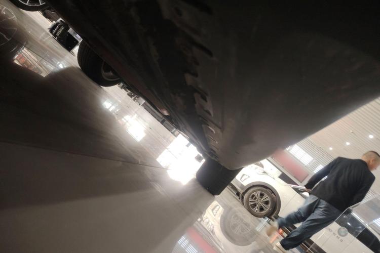 宝马X6 2018款 xDrive28i机舱底盘29