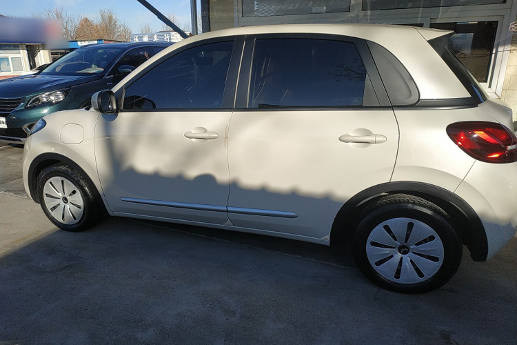 五菱汽车 五菱缤果 2023款 333km 快享款车身外观4