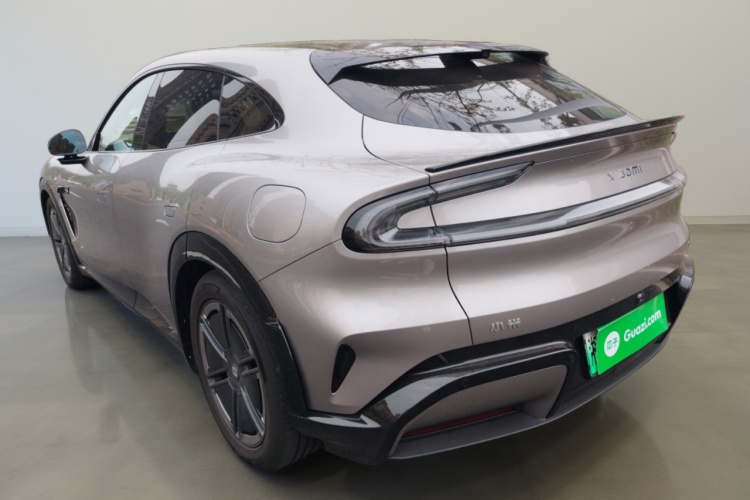 小米汽车 小米YU7 2025款 超长续航高性能四驱Max版车身外观5