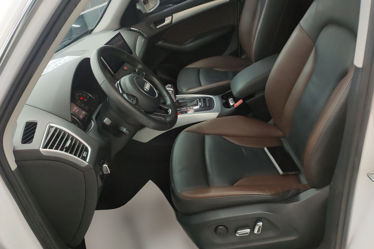 奥迪Q5 2017款 Plus 40 TFSI 技术型中控内饰19