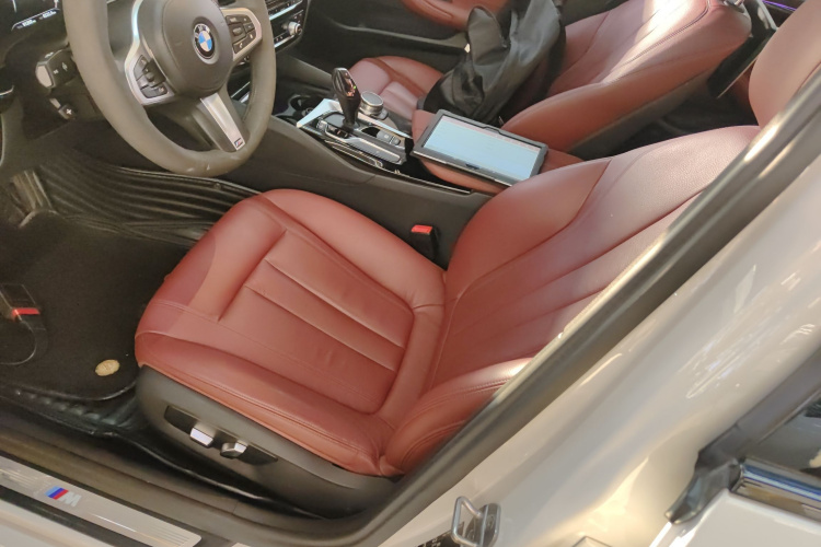 宝马5系 2018款 530Li xDrive M运动套装中控内饰19