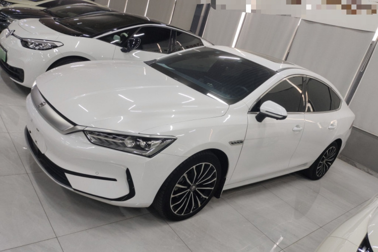 比亚迪 秦PLUS 2021款 EV 600KM 旗舰型车身外观4