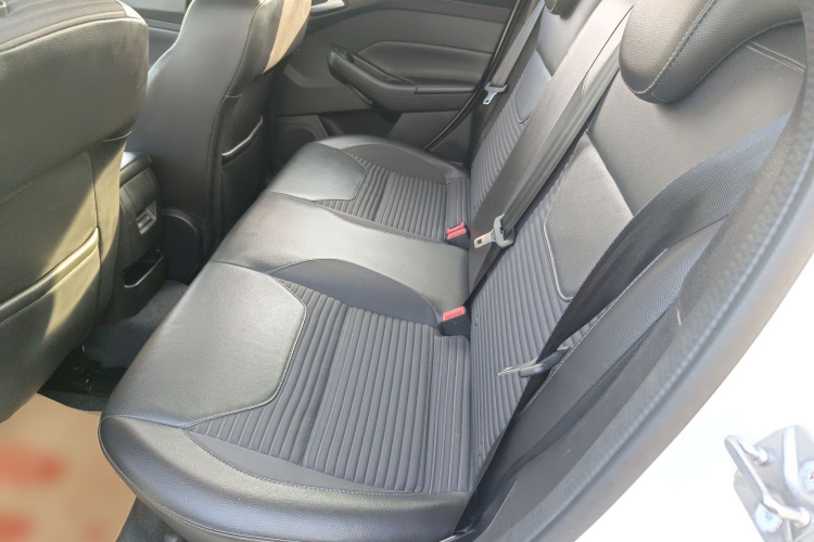 福特 福克斯 2017款 两厢 EcoBoost 125 自动超能风尚型智行版中控内饰7004