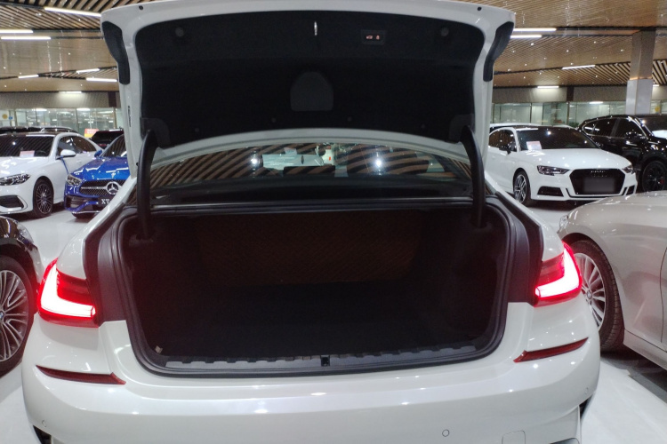 宝马3系 2021款 325Li M运动曜夜套装机舱底盘23