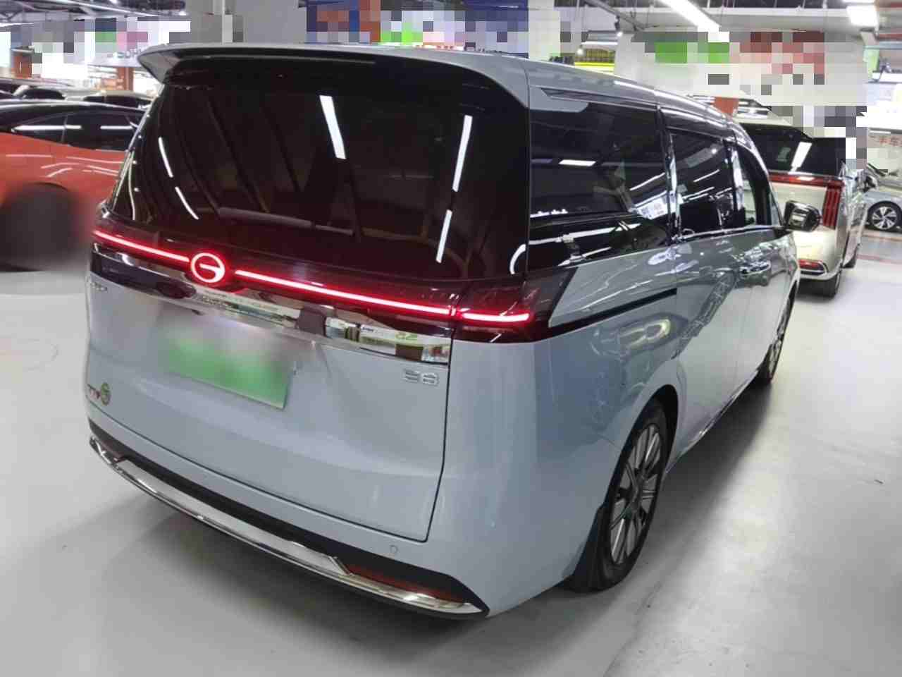车辆右后45度外观展示