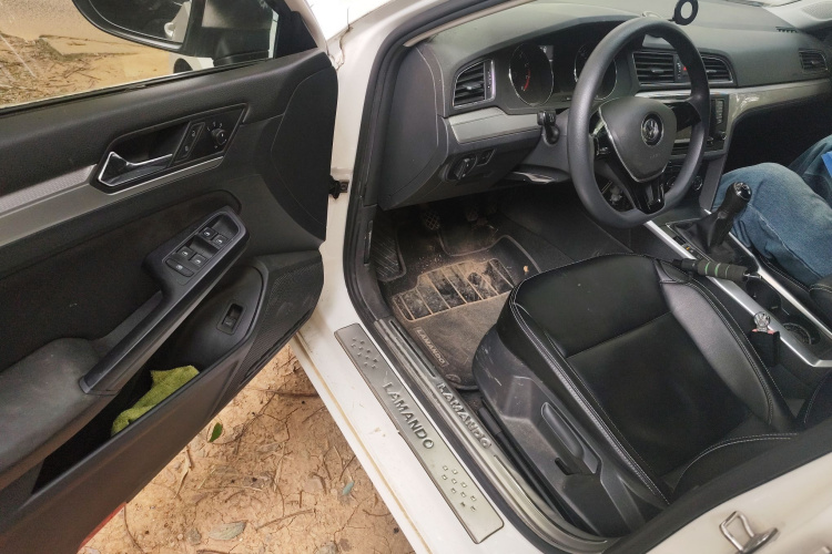 大众 凌渡 2015款 230TSI 手动风尚版中控内饰20