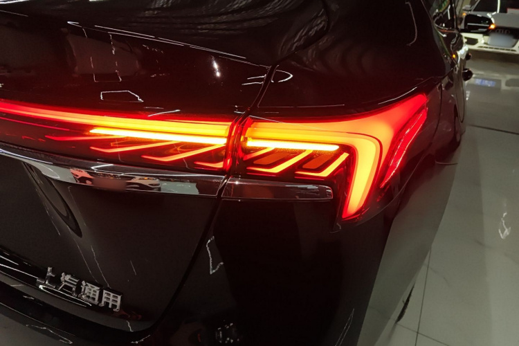 别克 君越 2025款 28T 白金版车身外观6001