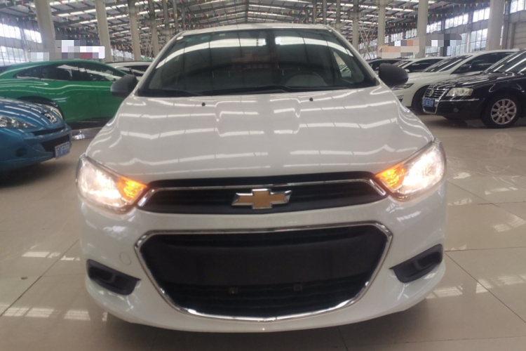 雪佛兰 爱唯欧 2014款 三厢 1.4SL MT 舒适版车身外观2