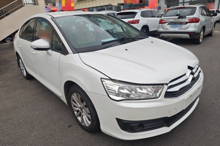 雪铁龙 世嘉 2013款 三厢 1.6L 自动品尚型车身外观3