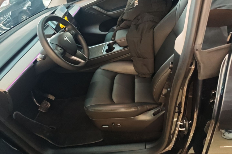 特斯拉 Model Y 2024款 后轮驱动版中控内饰19